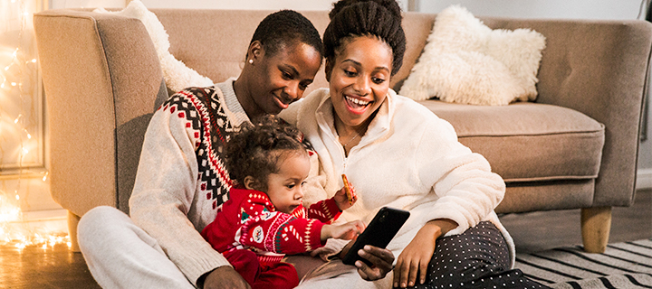 Family looking at phone, communicating with family during holidays.