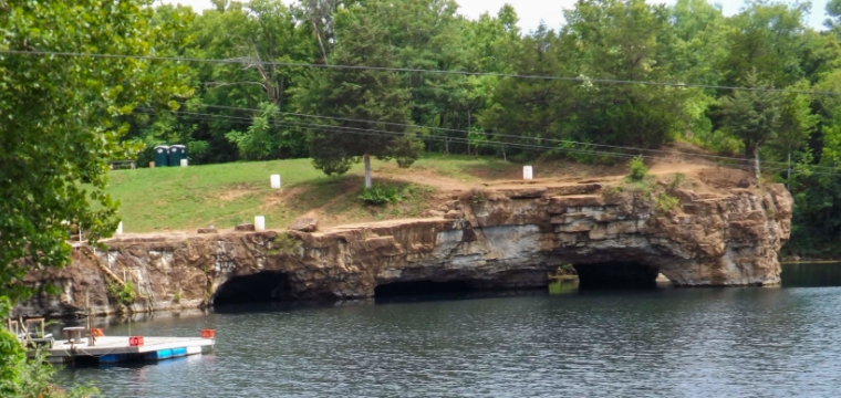 cliffs at the Offsets in Frederickson, Mo